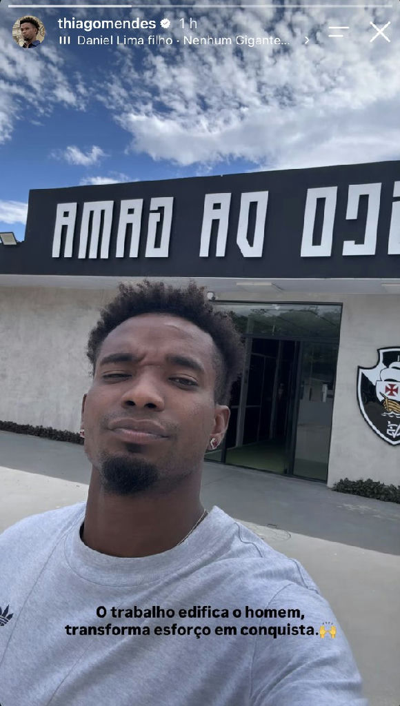 Thiago Mendes visita CT do Vasco e compartilha mensagem sobre trabalho e conquista
