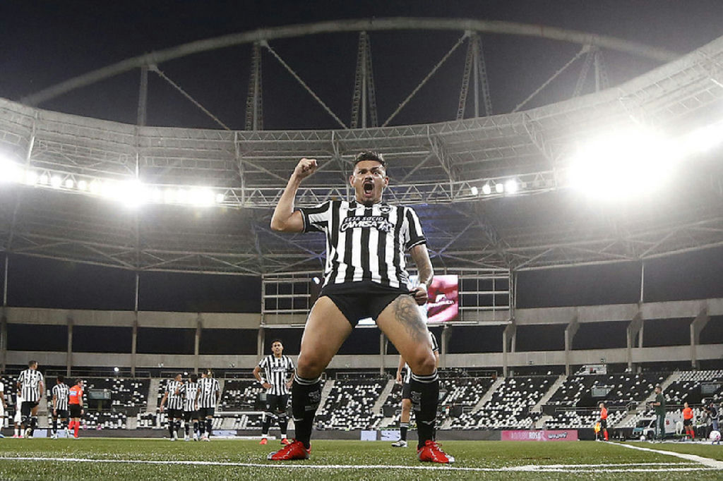 Tiquinho decide com gol solitário e garante vitória do Botafogo