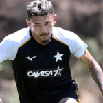 Tiquinho Soares assume titularidade no ataque do Botafogo contra o Coritiba