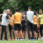 Tite adota postura cautelosa e busca alinhar expectativas no Botafogo
