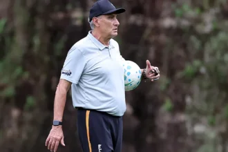 Tite busca solidez defensiva para reorganizar o Botafogo