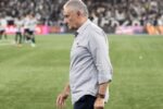 Tite é expulso após invadir gramado em gol anulado do Botafogo