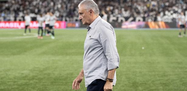 Tite é expulso após invadir gramado em gol anulado do Botafogo
