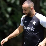 Tite enfrenta críticas por escolhas no comando do ataque do Botafogo