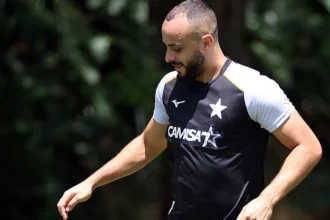 Tite enfrenta críticas por escolhas no comando do ataque do Botafogo