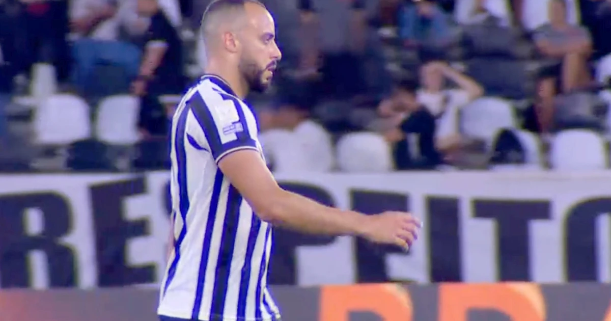 Tite mantém confiança em Arthur Cabral apesar do jejum de gols no Botafogo
