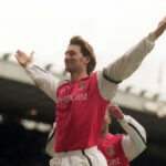 Tony Adams celebra 60 anos como lenda absoluta do Arsenal