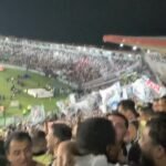 Torcedor conhecido como Homem Piruca registra gol da virada do Vasco sobre o Corinthians na Vascâmera