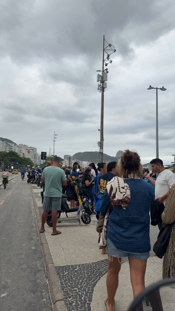 Torcedores do Boca Juniors se concentram na Praia de Copacabana