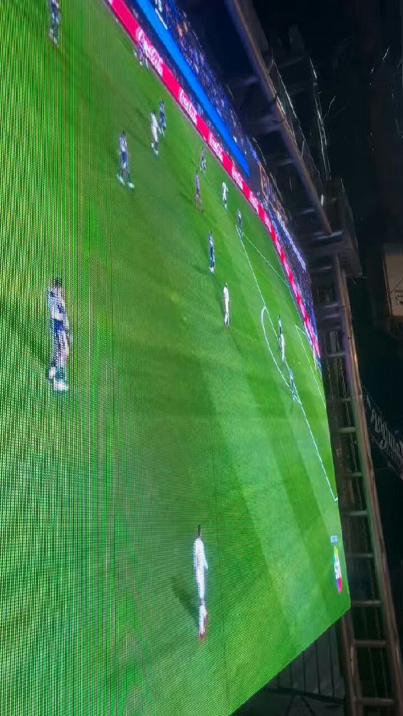 Torcida celebra gol de Adson em evento no Centro Cultural Cândido José de Araújo