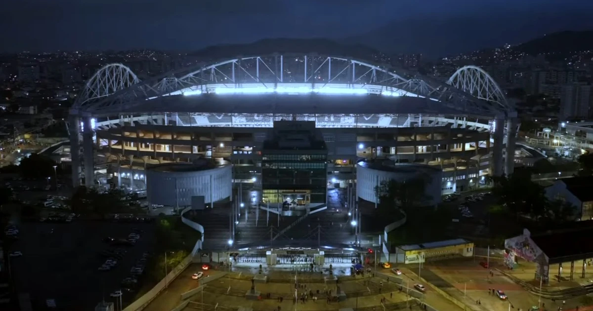 Torcida do Vasco esgota ingressos para clássico contra o Botafogo no Nilton Santos