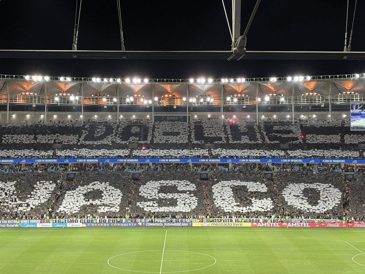 Torcida do Vasco impressiona com mosaico monumental no Maracanã