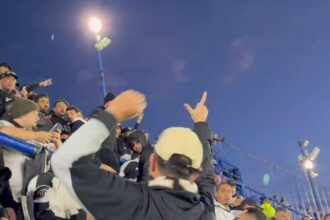 Torcida do Vasco inicia ocupação das arquibancadas da Bombonera na Argentina