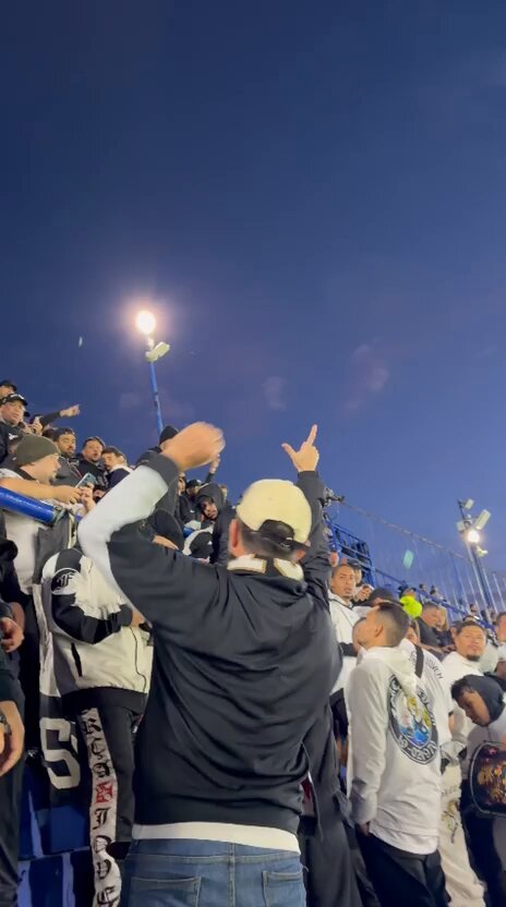 Torcida do Vasco inicia ocupação das arquibancadas da Bombonera na Argentina