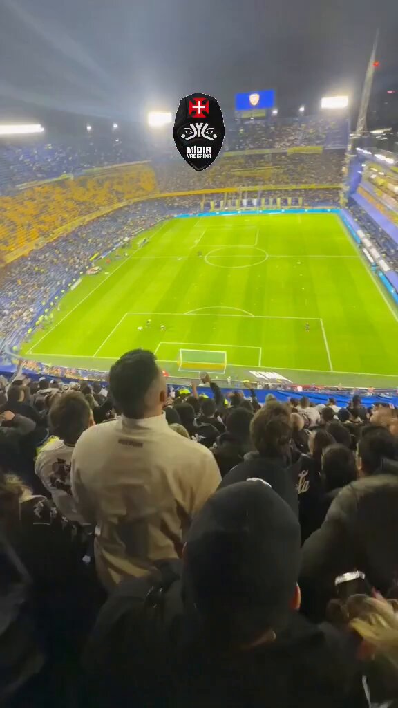Torcida do Vasco marca presença e agita o setor visitante na Bombonera