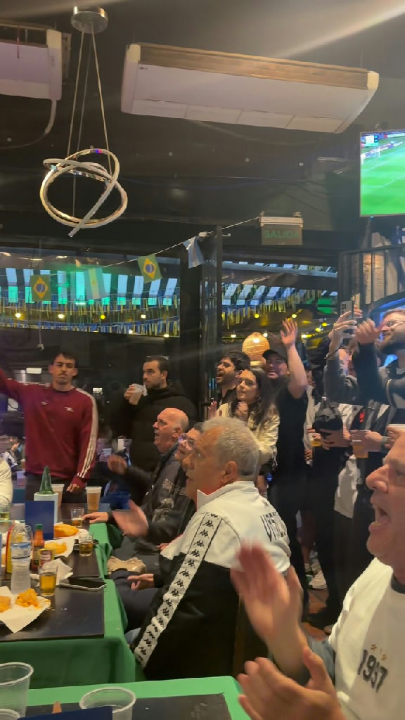 Torcida do Vasco marca presença em Buenos Aires para duelo internacional