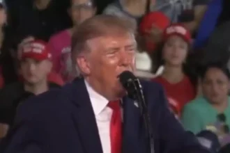 Trump questiona pleito brasileiro em comício e menciona resultado eleitoral