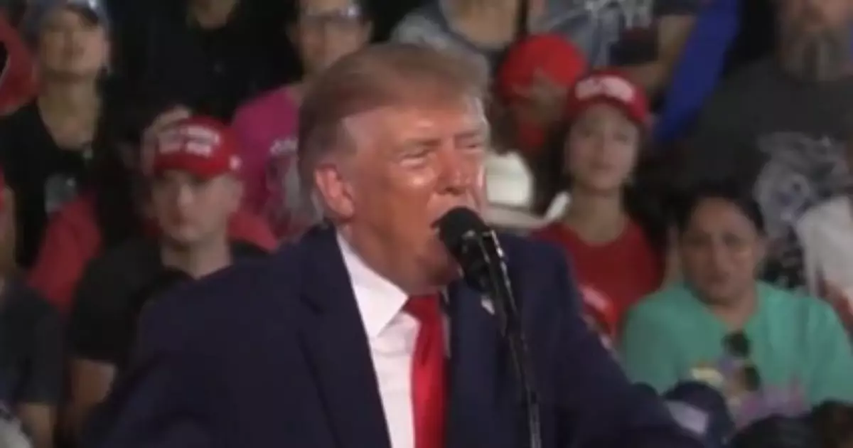 Trump questiona pleito brasileiro em comício e menciona resultado eleitoral