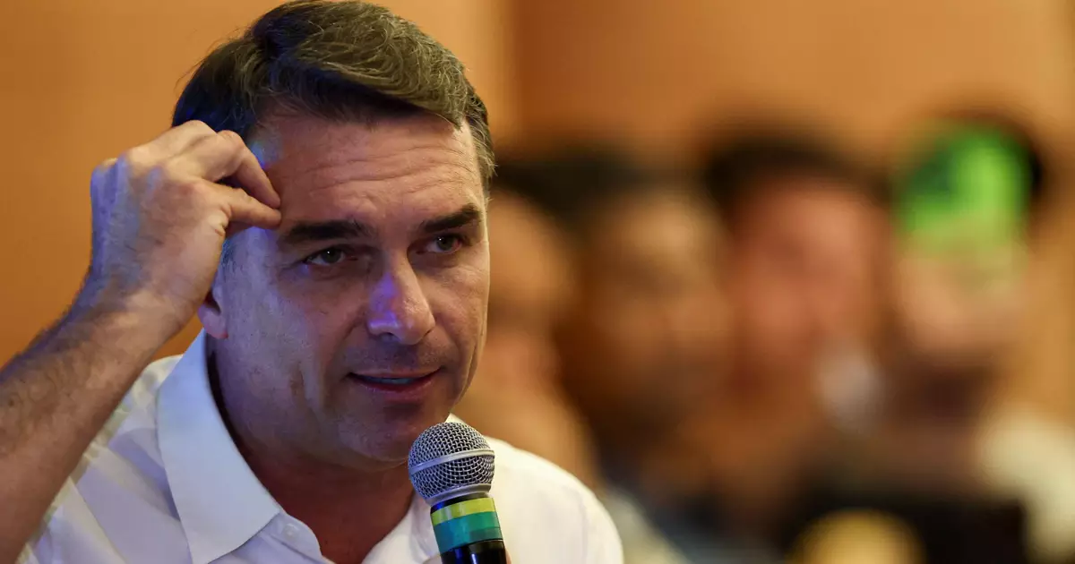 TSE ordena que Flávio Bolsonaro remova vídeo falso sobre ato pró-Lula