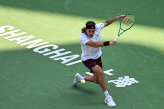 Tsitsipas supera Fritz em Xangai e reafirma retorno ao alto nível no circuito