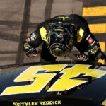 Tyler reddick brilha em phoenix e encerra jejum de vitórias na nascar