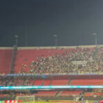 Vaias de são-paulinos abafam hino cantado por vascaínos no Morumbi