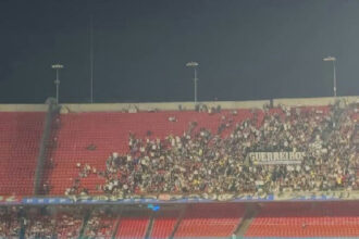 Vaias de são-paulinos abafam hino cantado por vascaínos no Morumbi