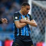 Vasco avança em negociações para contratar atacante Carlos Vinícius