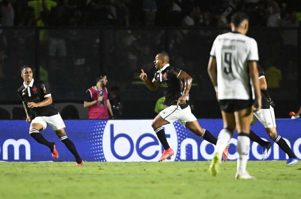 Vasco busca aproximação com Botafogo no Brasileirão em clássico no Nilton Santos