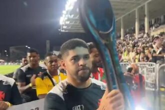 Vasco celebra conquista do Panamericano de clubes com volta olímpica em São Januário
