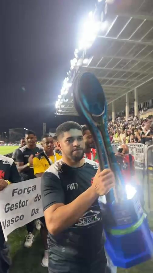 Vasco celebra conquista do Panamericano de clubes com volta olímpica em São Januário