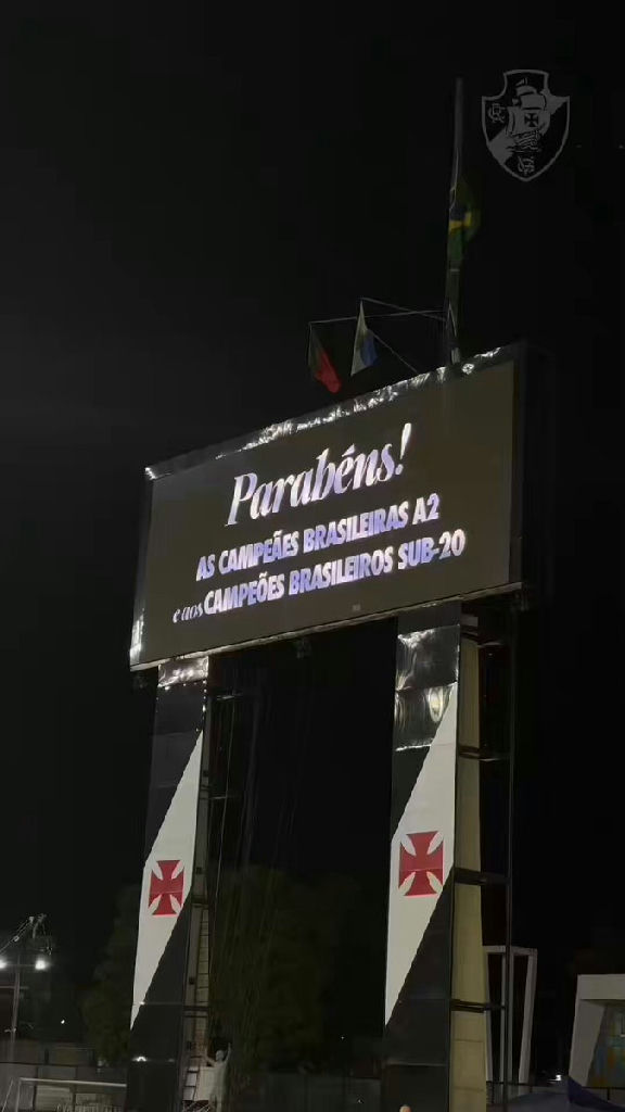 Vasco celebra conquistas nacionais com volta olímpica em São Januário