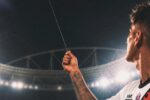 Vasco celebra vitória com homenagem a Lescano e pipa personalizada