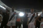 Vasco celebra vitória no clássico com o tradicional grito de Casaca no Engenhão