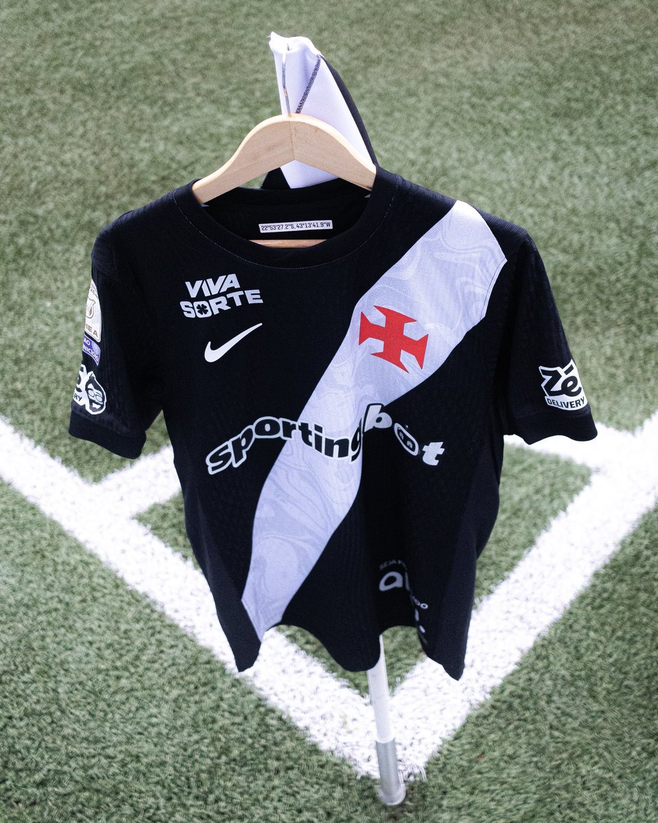 Vasco da gama exibe marca esportiva em uniforme oficial