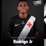 Vasco da Gama oficializa primeiro contrato profissional do atacante Rodrigo Jr