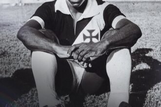 Vasco da Gama presta homenagem a Pelé no dia em que o atleta completaria anos