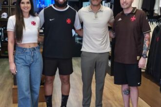 Vasco da Gama promove encontro com torcedores em loja oficial no Rio de Janeiro