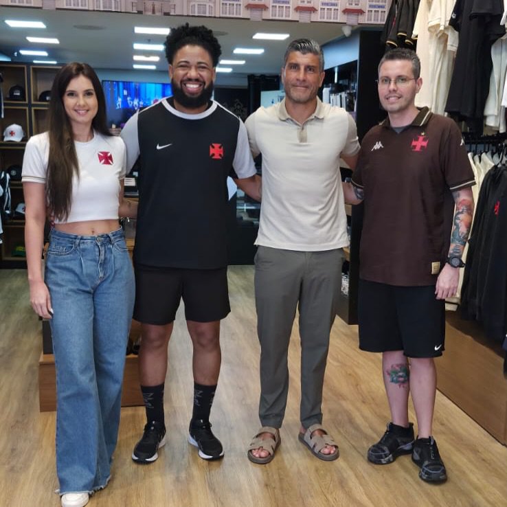Vasco da Gama promove encontro com torcedores em loja oficial no Rio de Janeiro
