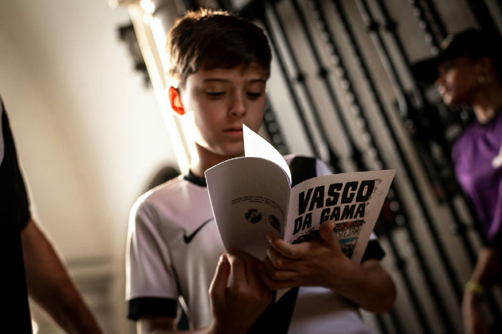 Vasco da Gama promove engajamento de jovens torcedores com revista oficial