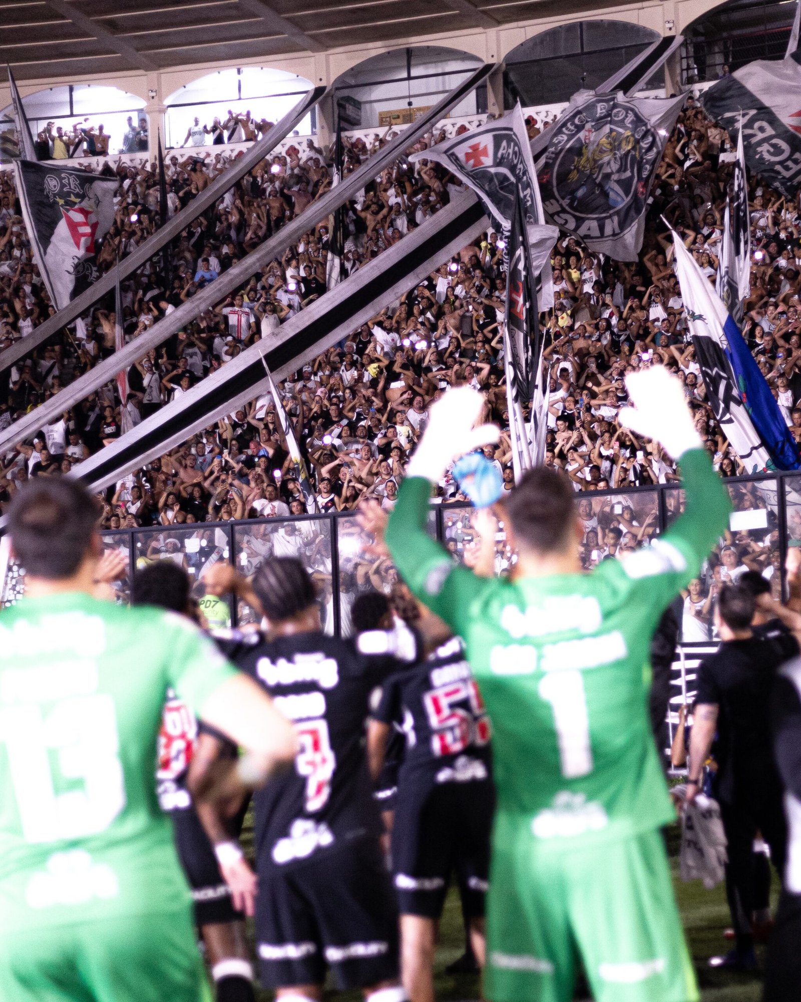 Vasco destaca união entre elenco e torcida após triunfo sobre o Corinthians