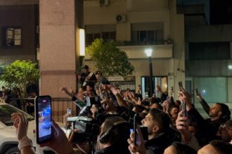 Vasco é recebido com festa calorosa pela torcida em Buenos Aires antes de semifinal
