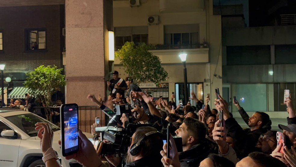 Vasco é recebido com festa calorosa pela torcida em Buenos Aires antes de semifinal