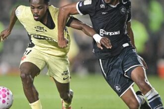 Vasco empata sem gols com o Remo e segue pressionado na tabela