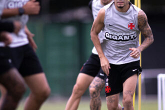 Vasco encerra preparação e define ajustes finais para o jogo decisivo