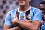 Vasco estaria acertado com o atacante Carlos Vinícius para a próxima temporada