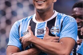 Vasco estaria acertado com o atacante Carlos Vinícius para a próxima temporada