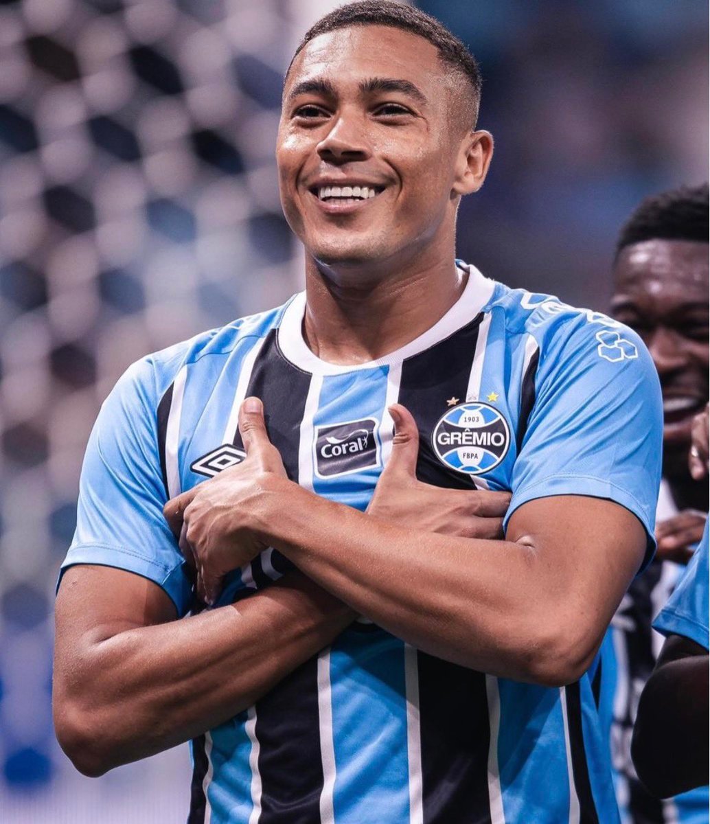 Vasco estaria acertado com o atacante Carlos Vinícius para a próxima temporada