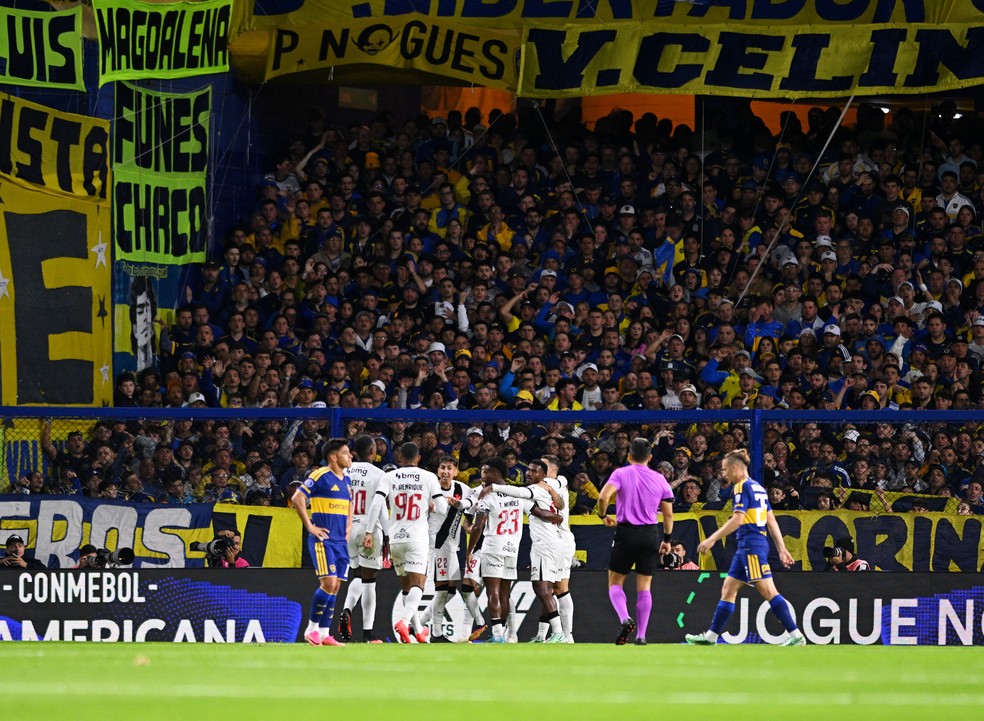 Vasco inicia semana decisiva com foco em vaga continental e SAF