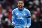 Vasco monitora goleiros John e Weverton para reforçar o elenco